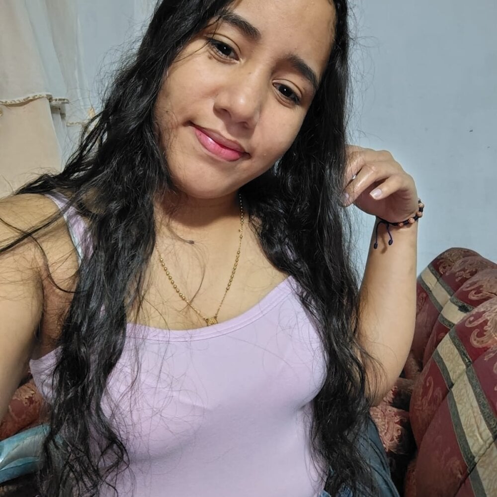 Emma_Rossee_