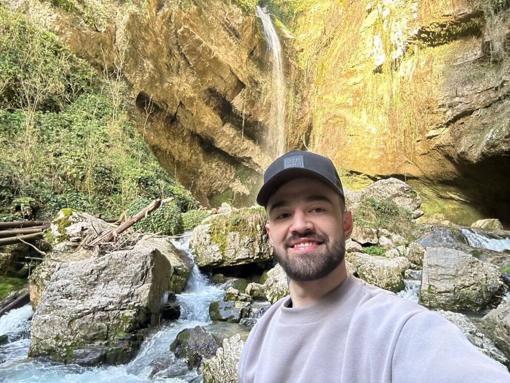 Nik_Sharo