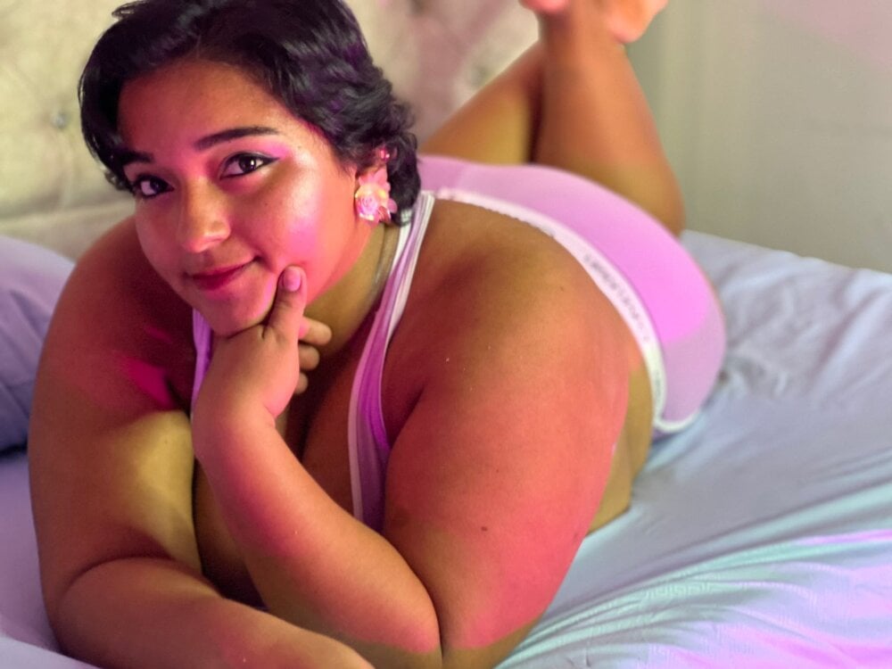 esmeralda_curvyy