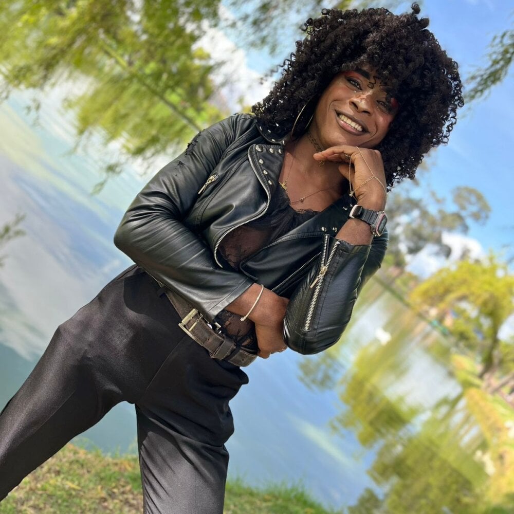 puca_ebony