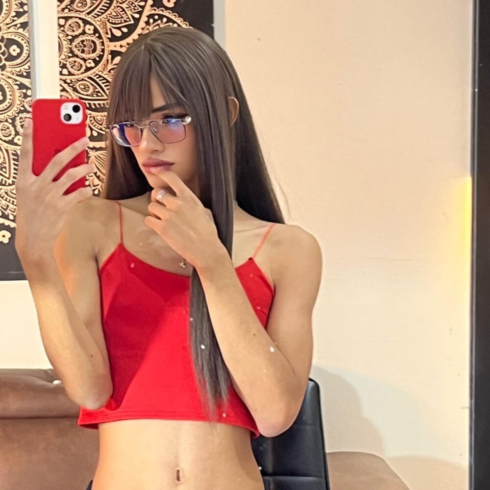 zuri_lux
