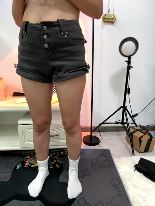 xiaoqiao_ss live cam screenshot female on LiveWebCameras – Live Webcams & Video Chat — screenshot #1